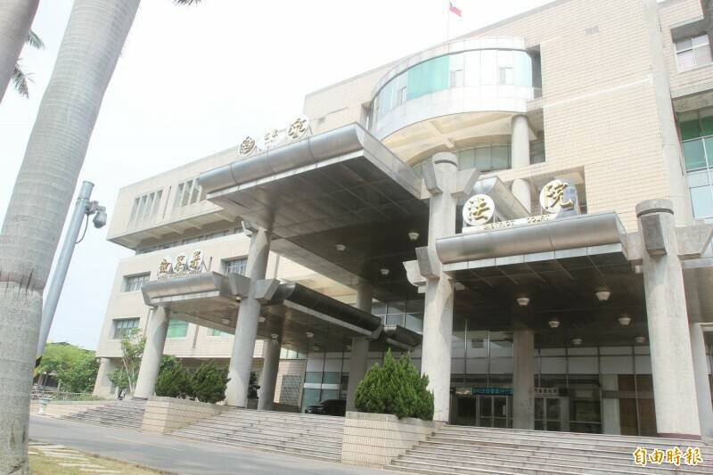 妻偕長女搬家逃離 、夫稱分居妻與人曖昧不清 怨偶判離