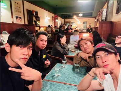 周杰倫與山下智久深夜驚喜合體台北咖啡店，網友暴動