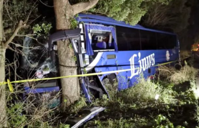 日本夜間巴士「衝出車道」撞樹林 駕駛死亡、21乘客受傷