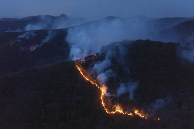 相當燒掉80%首爾!韓「怪獸山火」28人罹難 目標今天撲滅主要火源