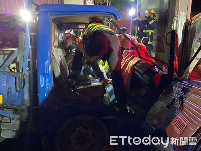 台中驚魂！工程車撞民宅圍牆 駕駛受困哀嚎急救
