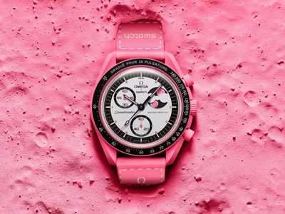Swatch歡慶4月「粉紅月亮」 聯名歐米茄登月錶粉搶眼