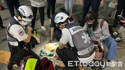 高齡領銜人黃晃枝雄檢門口暈倒送醫 罷免行動引發爭議