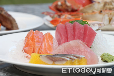 美食街驚魂：用餐者暫離驚見碗內不明液體，網友：再也不敢中途離席
