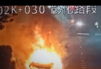 驚魂國道！國1火燒車爆炸 女駕駛驚險逃生後方回堵3公里