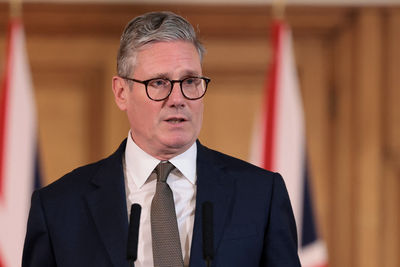 英國緊急介入拯救中資鋼鐵公司，首相施凱爾誓言保護經濟安全