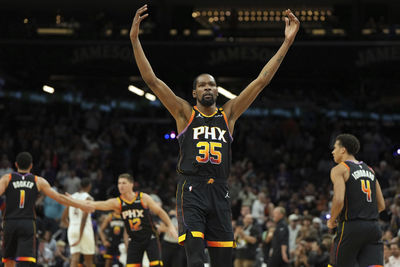 杜蘭特寫歷史!對NBA 30隊都曾轟破40分 布克讚嘆如教科書