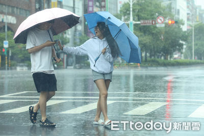 週一鋒面來襲！台灣天氣急轉直下，準備迎接雷雨與降溫