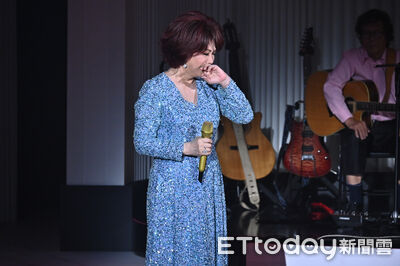 蔡琴演唱會淚灑舞台 緬懷父親深情告白感動全場