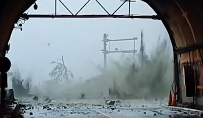 花蓮豪雨引發恐怖土石流，民眾隧道內驚恐尖叫
