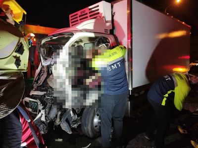 竹北西濱公路驚魂夜！小貨車追撞皮卡釀1死1傷