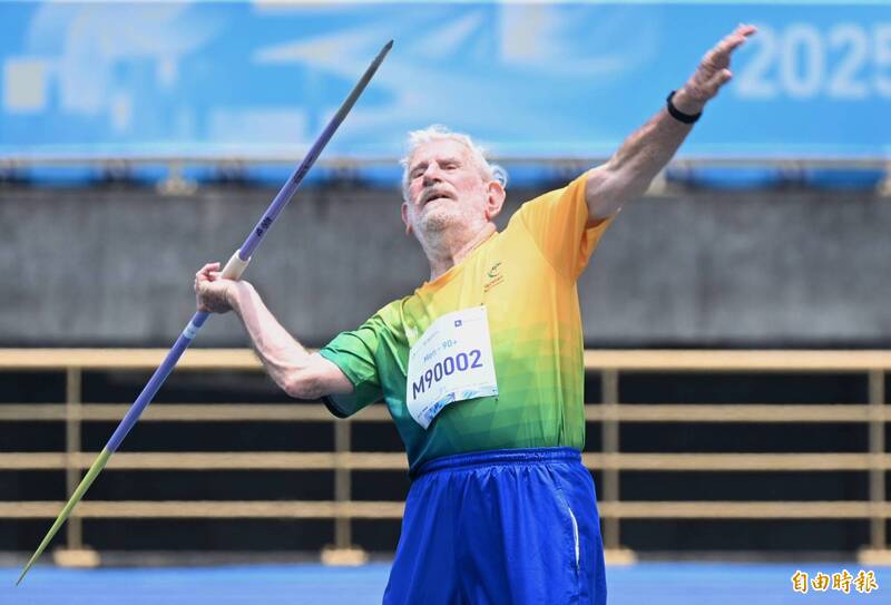90歲爺爺世壯運首日奪雙獎牌 周杰倫驚嘆：太厲害了！