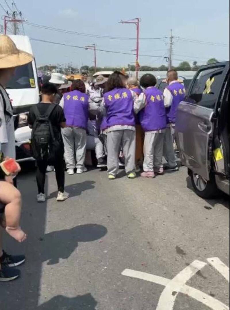 大甲媽遶境新港爆衝突：行車糾紛引發肢體衝突 出家人被推倒
