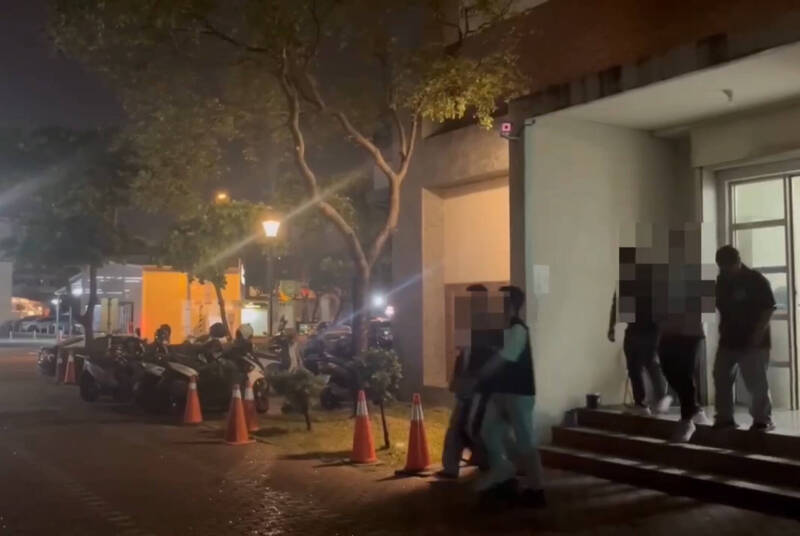 屏東槍擊案震驚社會！3嫌犯投案交出3把長槍，2成年嫌犯羈押禁見