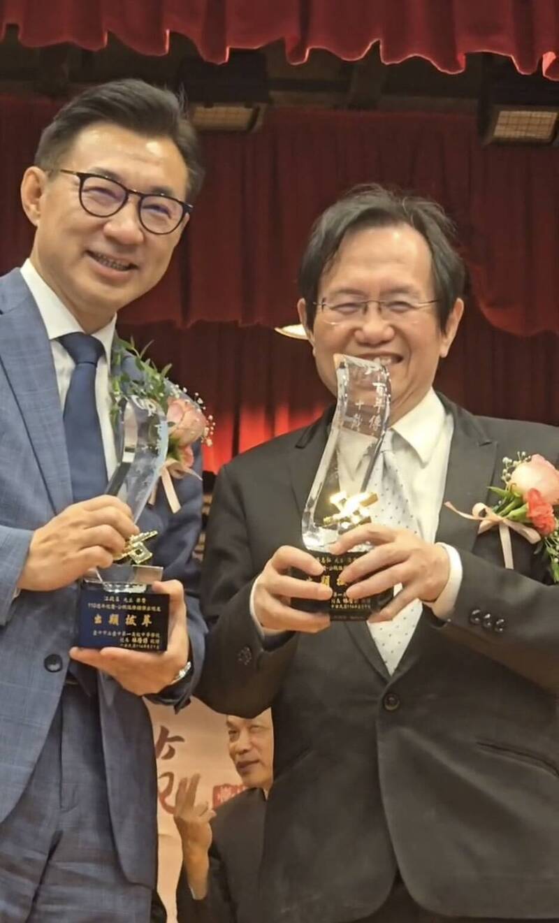 台中一中110週年校慶盛大舉行 江啟臣等27傑出校友獲表揚