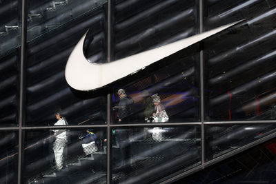 川普關稅重擊越南製鞋業，Nike經典鞋恐漲價10%