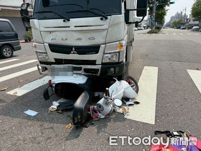 台中貨車闖紅燈釀悲劇 女騎士慘遭撞飛身亡
