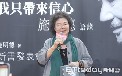蔡英文與蕭美琴南下探視住院中的陳菊，期盼其早日康復