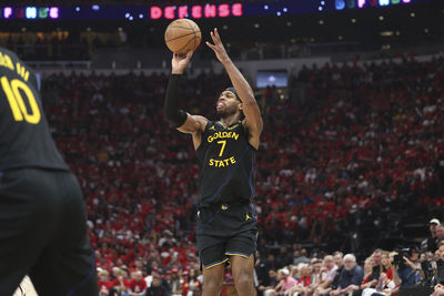 NBA季後賽驚現搞笑一幕：勇士神射希爾德開賽59秒急退場換褲