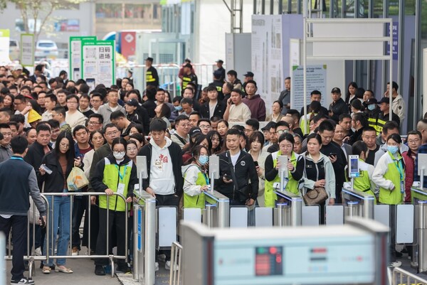 聚光魅力启新程,超22万人次共赴盛会,第32届古镇灯博会圆满收官