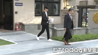 群海娛樂「收入破億」涉逃漏稅! Andy老師手抱資料現身調查局