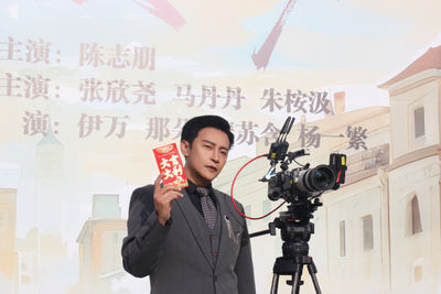 53歲陳志朋首挑戰短劇飾演「瘋批家主」 陸網盛讚：真的很拼