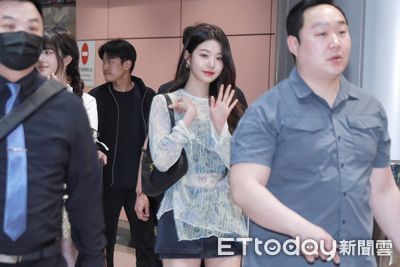 IVE張員瑛機場甜美現身，Miu Miu包款與長腿成焦點