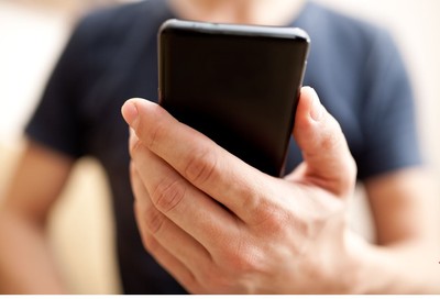 撿到iPhone成負擔？一年後領回竟無法使用，網友後悔：不如當初別撿