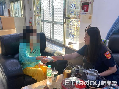失智老婦深夜迷路，嘉義警方暖心助返家
