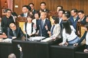 趁綠棄守 藍公投案逕付二讀