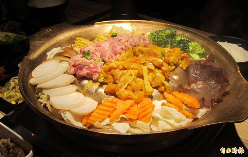 網友激辯韓式料理：韓劇推動下的口味單一引發爭議