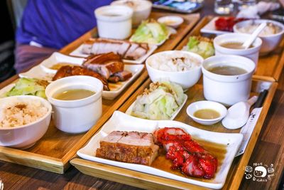 新北永和隱藏美食！香港師傅開的「入魂燒味」燒臘店，燒肉酥脆入魂，叉燒甜美誘人