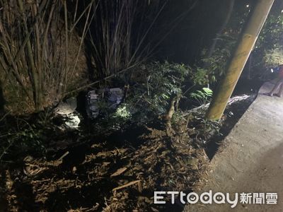 驚險！美濃茶頂山車禍：轎車翻覆3人摔落山坡，一人命危搶救