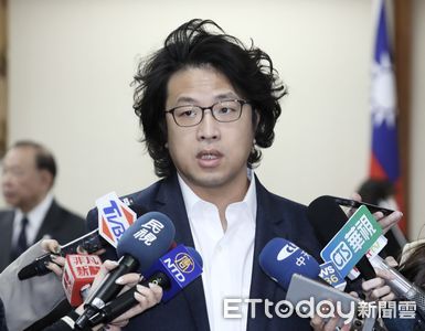 沈伯洋稱藍推「賣國公投」 藍幕僚酸:中選會不是才說沒效力?