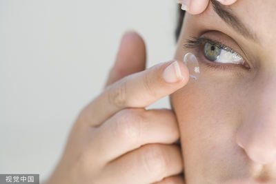 朱正廷隱形眼鏡引發乾眼症驚嚇經歷：呼籲愛護眼睛