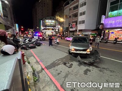 高雄瑞豐夜市驚魂！7旬翁疑身體不適失控連撞6車3傷
