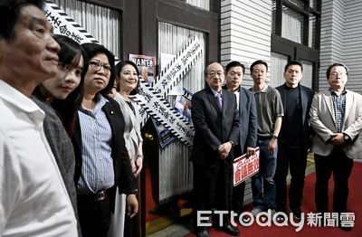 綠委議場大門貼封條 要求韓國瑜出面「沒協商沒開會」