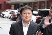 國民黨指控民進黨散布假訊息洗腦民眾，民進黨誓言恢復國會民主運作