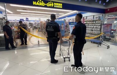 台南武士刀男賣場內中槍倒地 目擊者讚警方及時救援