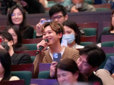 25歲鮮肉鋼琴家辦演奏會 「人氣樂團主唱」竟也在台下...驚喜開口獻唱