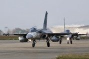 IDF戰機輪胎癟氣迫降馬公機場 6航班受影響