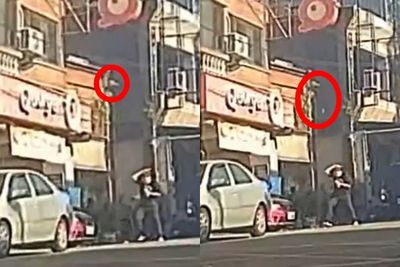中壢區「大樓磁磚掉落」 被砸民眾手護頭彎腰跑過!驚險畫面曝
