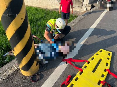 機車雙載驚魂！彰化秀水鄉女騎士載姪女摔入農田釀1死1傷