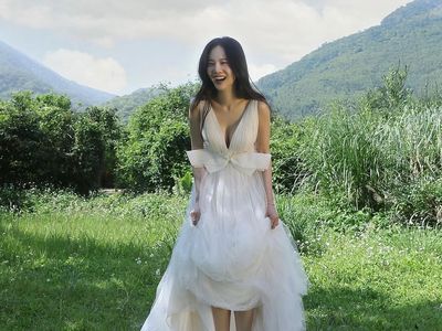 曾之喬母親節驚艷亮相！深V禮服配施華洛世奇鑽飾，網友讚「由內而外美」