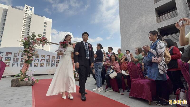 雲林520集團婚禮吸睛 新人穿朝天宮轎班服紀念愛情