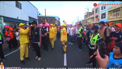 粉紅超跑巡禮感動全台！鹿港4刑警扛轎助力，展現警民同心