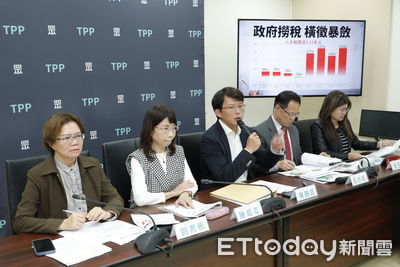綠委佔主席台癱瘓議事 黃國昌批「玩哪招」:不是說要趕快解凍預算?