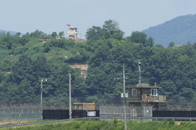 北韓士兵誤闖南韓領土，南韓軍方鳴槍警告後退回