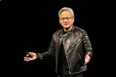 黃仁勳晚宴承諾投資，川普撤回對中H20晶片出口限制