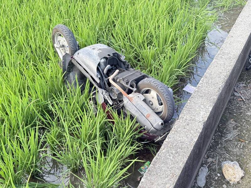 悲劇！彰化秀水機車墜稻田 阿姨身亡外甥女命危